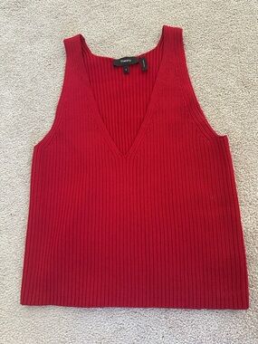NWOT Theory Crimson Ribbed V-Neck Knit Tank